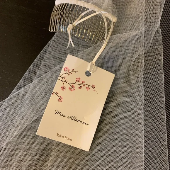 Veil- never worn before! Mid back veil never worn | rowely main image 3